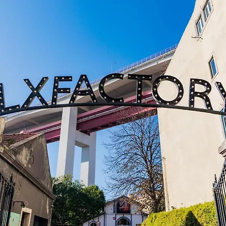 Alcantara Family Near Lx Factory Apartment